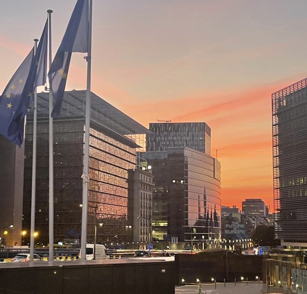 EU-institutioiden hallintorakennus Brysselissä.