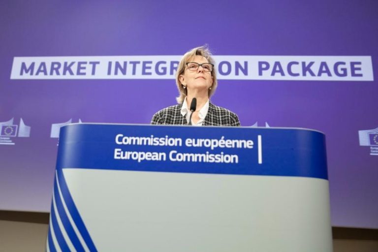 Markkinoiden yhdentymispaketti – tavoitteena vastata EU:n rahoitusmarkkinoiden puutteisiin ja hajanaisuuteen sekä rajoittaa ylisääntelyä 